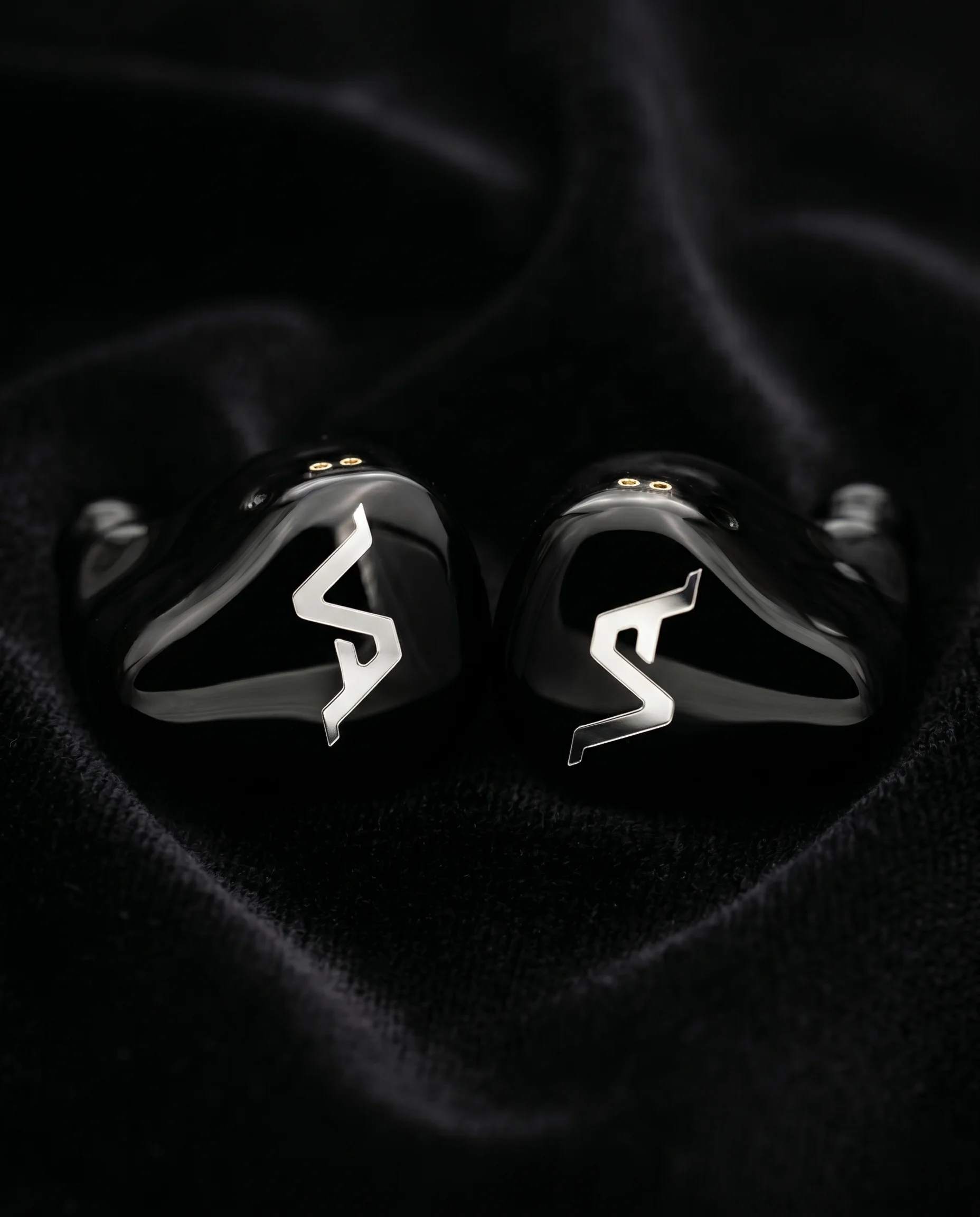 Virtus Audio Apex — universal pair on velvet